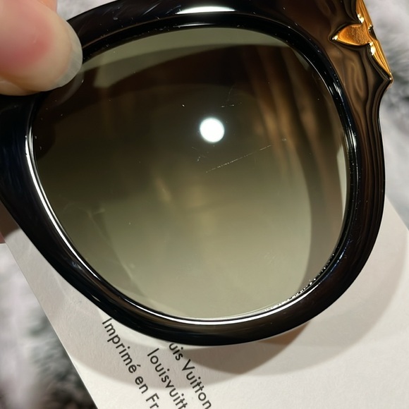 Authentic Louis Vuitton Flower Edge Round Sunglasses - Picture 14 of 14